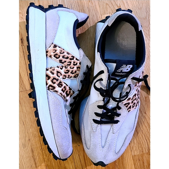 New Balance 327 Trainers Sneakers Animal Print White Black Size 9.5 - Picture 2 of 16
